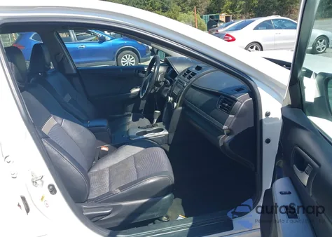 2013 Toyota Camry Se z USA, uszkodzony, nr VIN 4T1BF1FK8DU703684